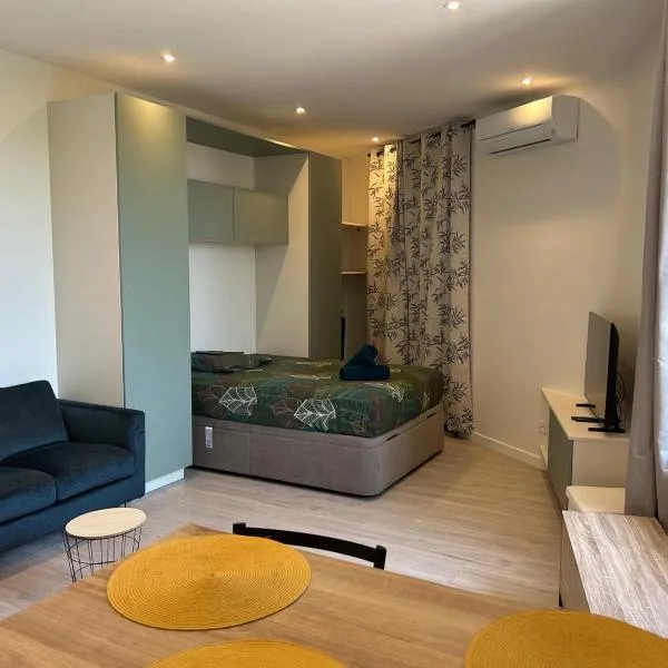 Studio indépendant climatisé à Lyon 8, hotel in Lyon