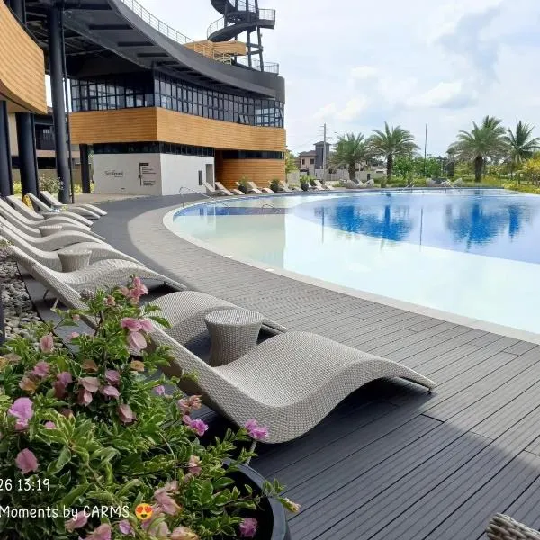 Beach Hive Seafront Villa in San Juan Batangas，位于八打雁的酒店
