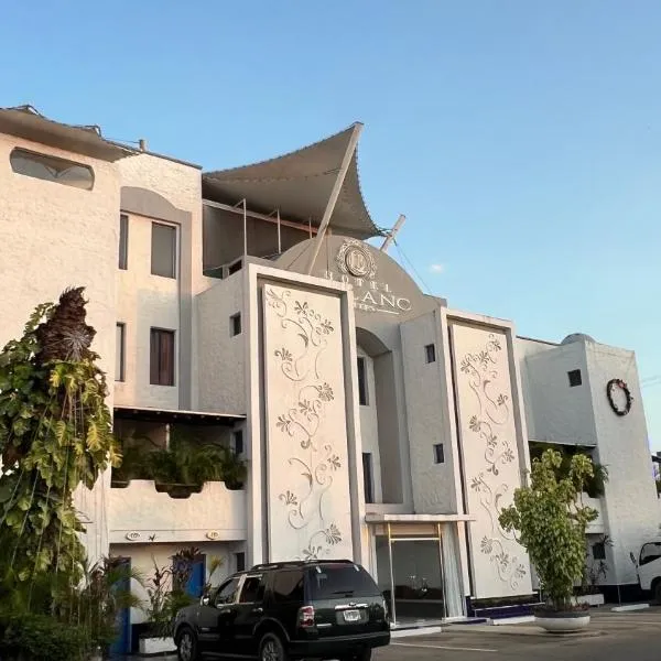 Hotel Leblanc Suites, hotel di Puerto La Cruz