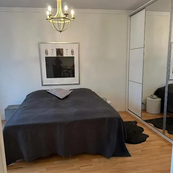 Valoisa ja tilava kaupunkikoti 73 neliötä, hotel in Helsinki