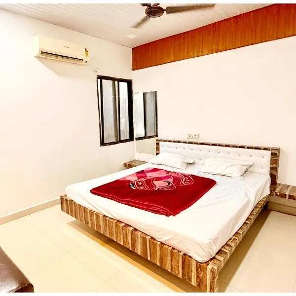 Near Mahakal Temple Hotel SRI- D K D ! Ujjain,Near Railway station, Fully Air conditioned Rooms & Spacious Room With wifi- Lift and Restaurant Facilities, BEST HOTEL IN UJJAIN, hotel din Ujjain