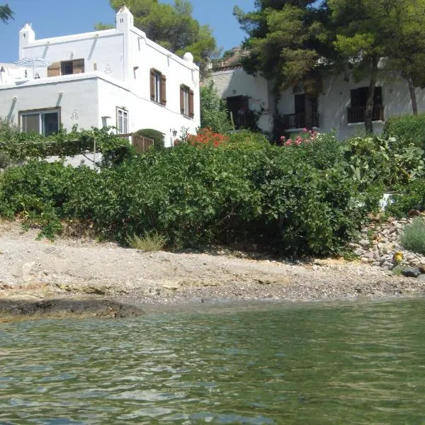 Villa Mimosa Poros Beachfront Apartment, hotel in Poros