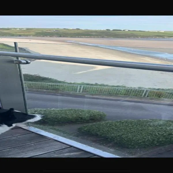 2 bed Beachfront Apartment Inchydoney Cork, hotel in Balnacart