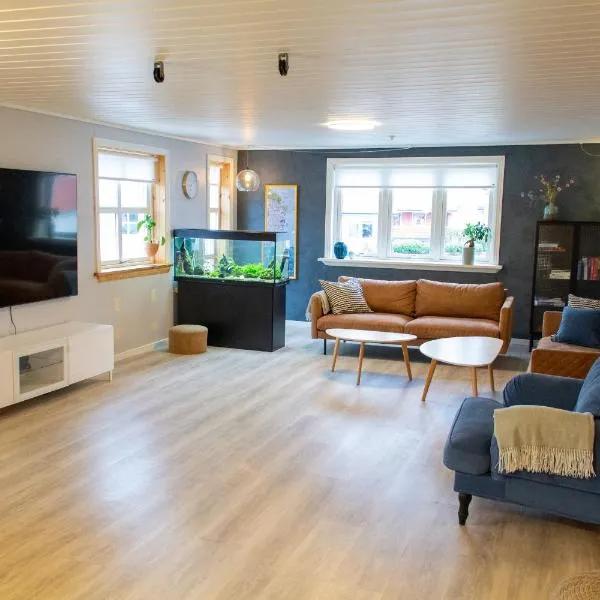 Spacious 220 sqm Apartment with 4 Bedrooms, hotel in Tórshavn