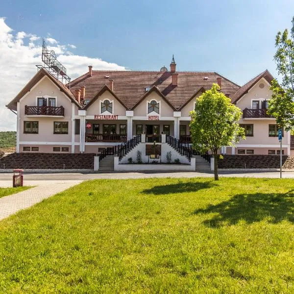 M1 Szekér Csárda Hotel és Étterem, hotel v destinaci Obarok