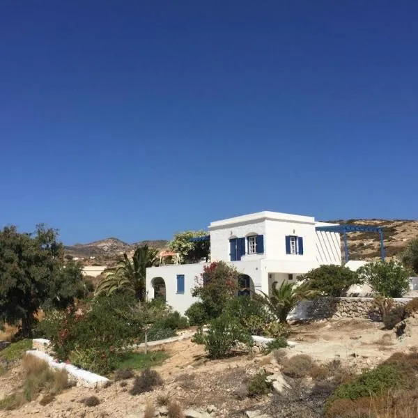 House on the rocks, hotel in Kimolos