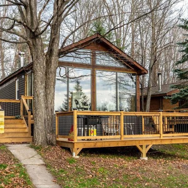 Lake Muskoka 2-bedroom Cottage - Pier 100 #50, hotel in Port Carling