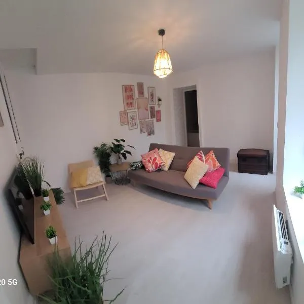 Logement Douce évasion, hotel v destinaci Saint-Julien-lʼArs