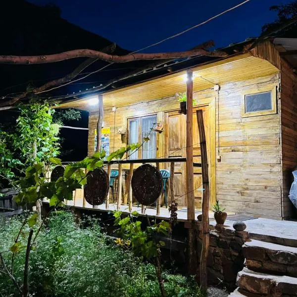 Vardzia Chachkari Cottage, hotel in Gogasheni