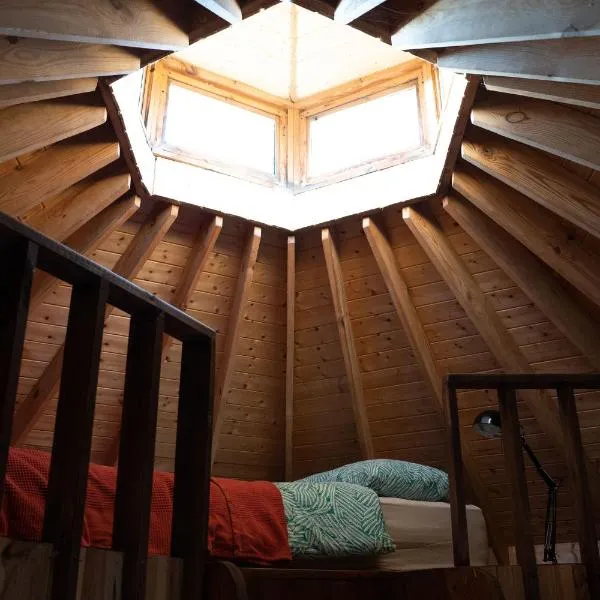 Tinyhouse Hexagonal in Organic Farm, hotel in Sintra