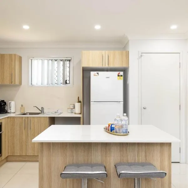 Smart Suites Self Check-in Apartments - Freney Park, hotel in Brisbane