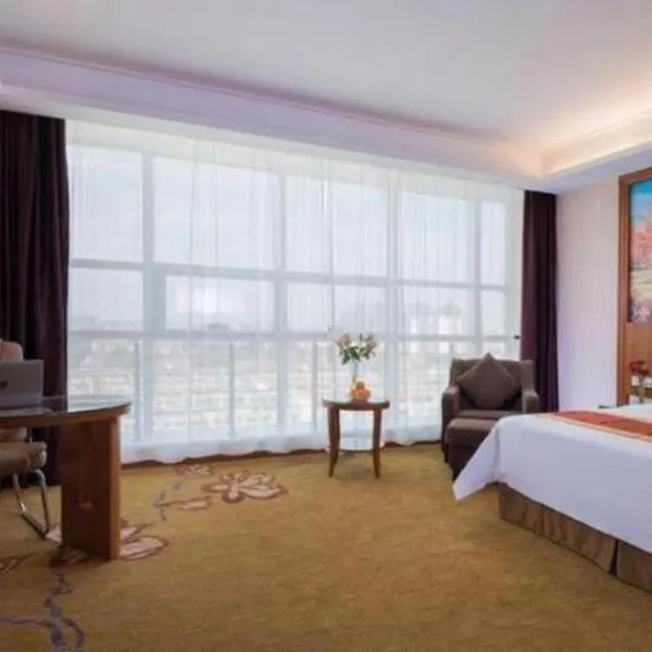 Vienna Hotel Tongliao Ke'erqin、通遼市のホテル