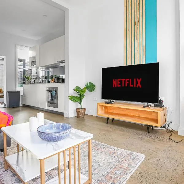 2-Bedroom House Hoolloomooloo Good for 6 Guests, hotel in Sydney