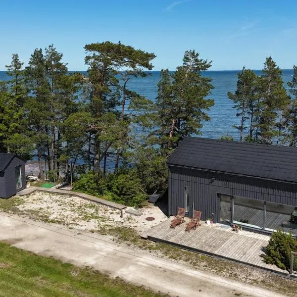 Seaside cottage Rebase Kuur, отель в городе Keibu