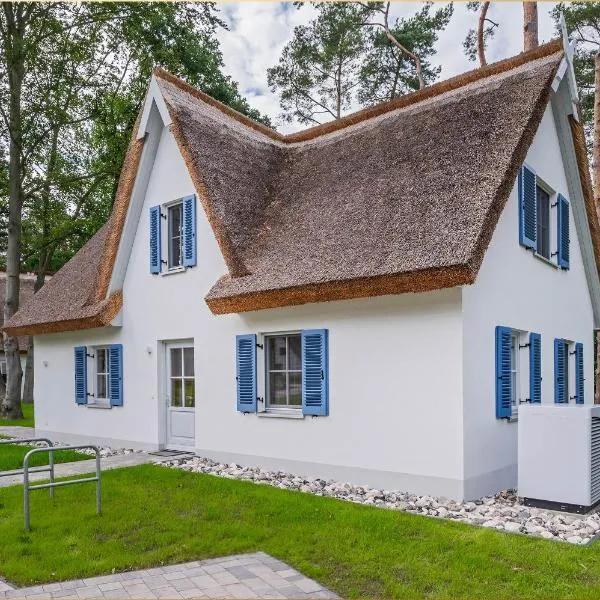 Fischerdorf Ferienhaus Seeadler, hôtel à Zirchow