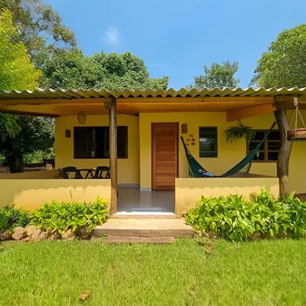 Casinha Amarela - anexo ao Camping Pé na Jaca, hotel in Bonito