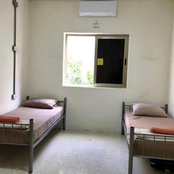 Private Rooms St Julians: St Julian's şehrinde bir otel