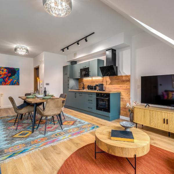 Stylish Flat with Parking in Budapests Vibrant Area, Будапешт