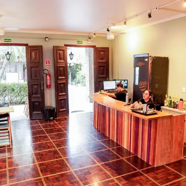 Local Hostel e Suites Belem, готель у місті Белен