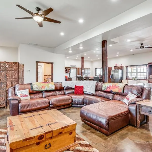 Pet Friendly Daydreamers Guest Ranch on 60 Acres, hotel en Lingle