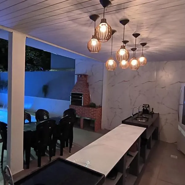 Quarto na Casa Araçás, ξενοδοχείο σε Vila Velha