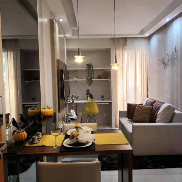 Apto inteiro pertinho do Shopping 1 qto ar cond, hotel in Brasília