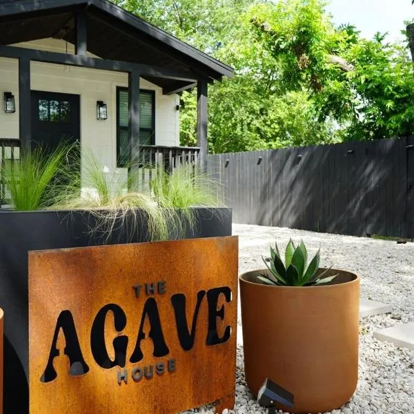 Cozy 1BR Tiny Home near Downtown and NB Rivers, hotel i New Braunfels