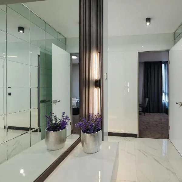 Home Lux, ξενοδοχείο στο Γκότσε Ντέλτσεφ