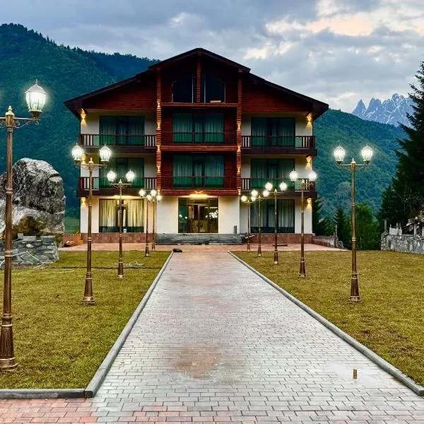 Kakhri Resort, ξενοδοχείο στη Μέστια