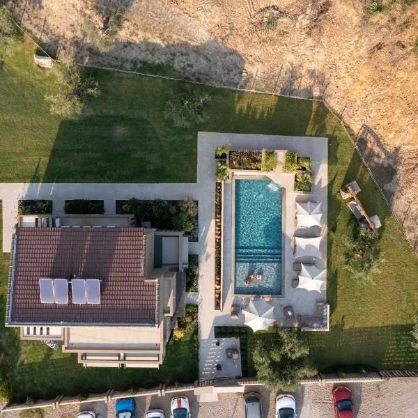 Pournari Mountain Rooms、トロニのホテル