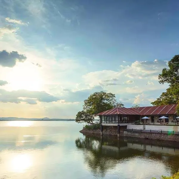 EKHO Lake House - From Colonial Bungalow to Royal Retreat, ξενοδοχείο σε Polonnaruwa