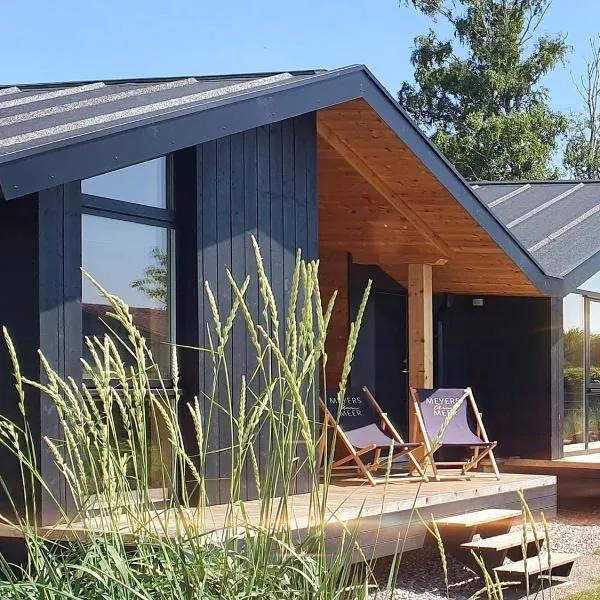 Werder Chalet -- COZYKOJE -- Ostsee Strand 150m I Sauna I eKamin I Tiny House mit Meerblick I 2 Pers und Kind I by "Meyers am Meer", hotell sihtkohas Boiensdorf