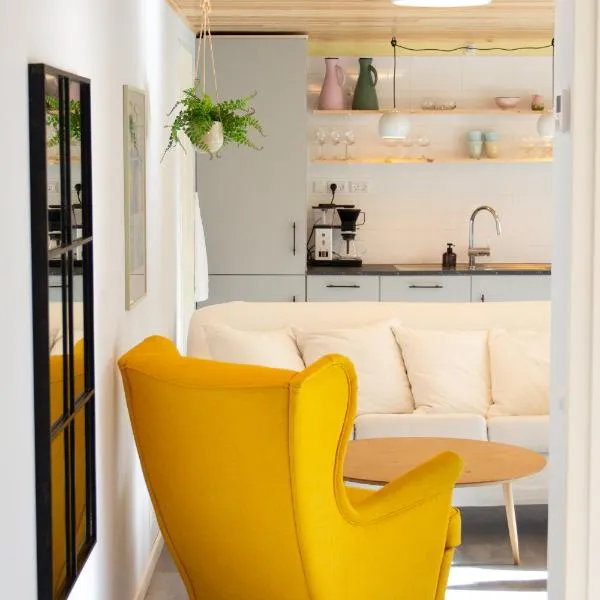 Colorful brand new apartment with free parking, hotel in Tórshavn