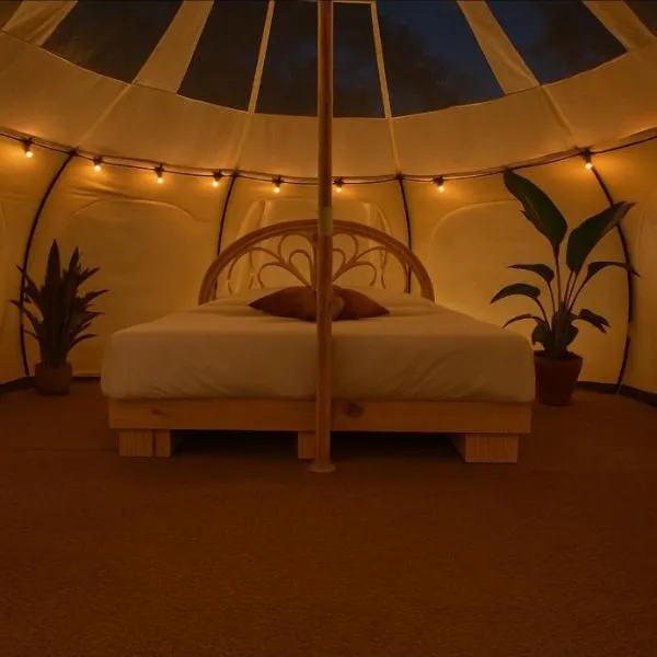 Glampingtelt telt i naturens hjerte，位于Bryrup的酒店