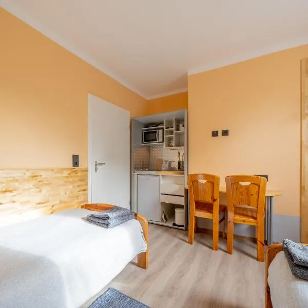 Kompaktes Studiozimmer mit Pantryküche und Fußbodenheizung in der Nähe der Messe Dusche und WC werden gemeinschaftlich genutzt, hotell sihtkohas Hannover