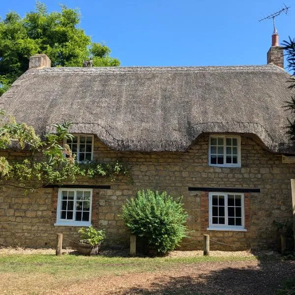 Period Thatched Cottage Towcester, Hotel in Towcester
