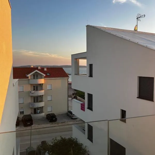 Apartment 98A7, hotel i Povljana