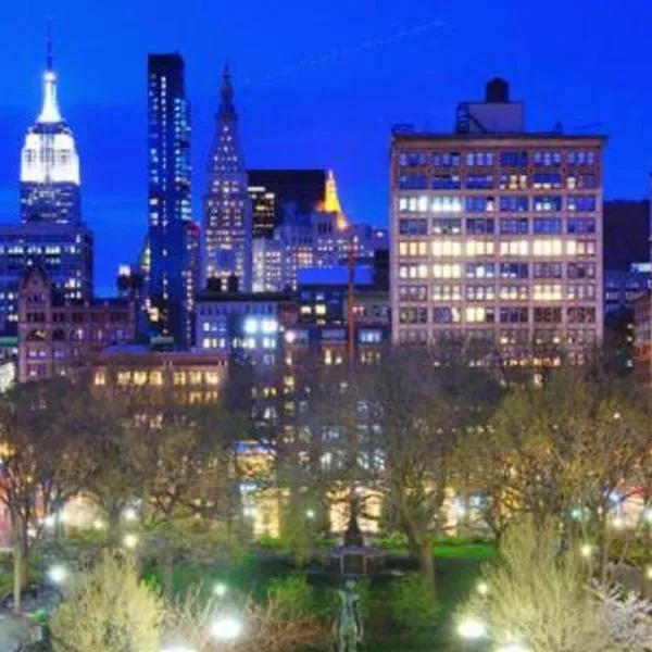 Steps from Everything - Modern 1-Bdr in Downtown's Union Square, hotel v destinaci New York