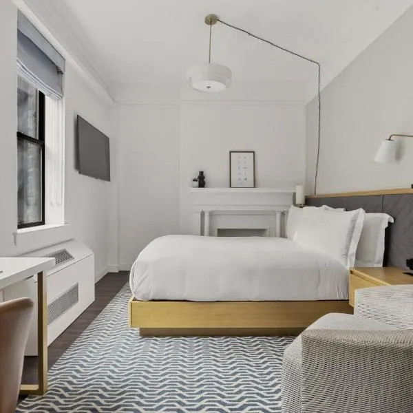 Newly Renovated Rooms at Club Quarters Hotel Times Square, New York, khách sạn ở New York