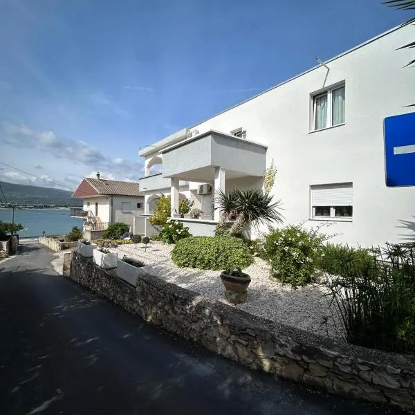 Adriatic Breeze Family Stay, hotel in Trogir