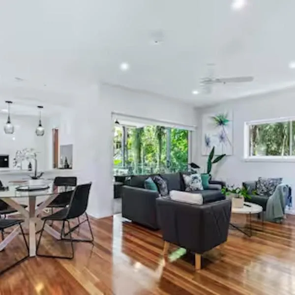 Park Ave Retreat - 3 Carparks, WiFi, BBQ, King Bed, hotel in Brisbane