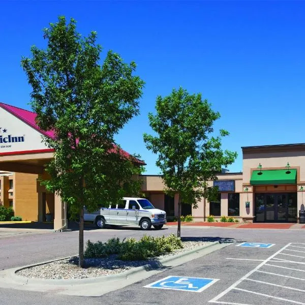 AmericInn by Wyndham Watertown, hotel en Watertown