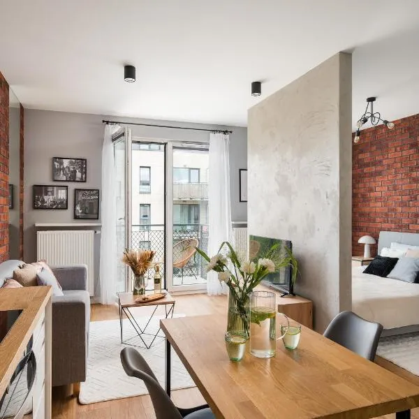 Superb Loft Studio in charming Praga District, 300 m to Metro & 100 m to tram, balcony, hotel u Varšavi