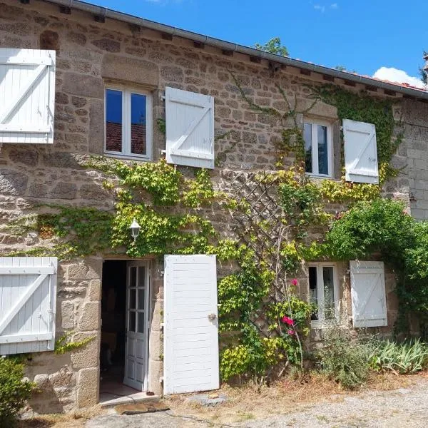 Chambres indépendantes dans maison à la campagne, Hotel in Le Monteil-au-Vicomte