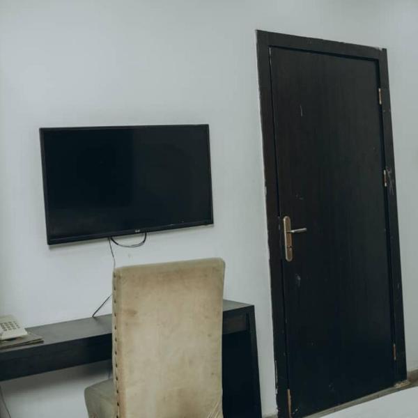 DEL HOTEL and SUITES, Agege