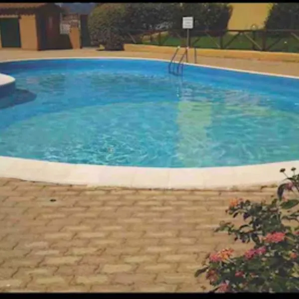 AIRPORT-FREE SHUTTLE Till NIGHT-POOL AZZURRO WI FI AIR COND WASH MACHINE PARKING ALL INCLUDED IN PRICE, hotel in Olbia