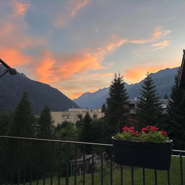 Mountain spot in a cozy nest, hotel in Airolo