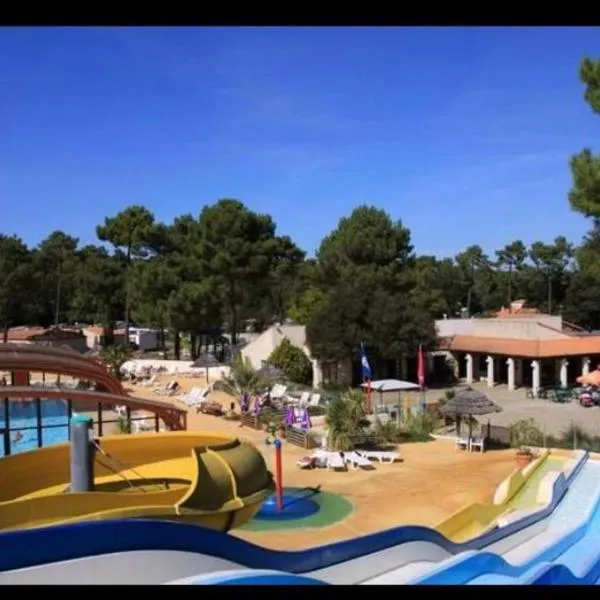 mobil home ronce le bain、ラ・トランブラードのホテル