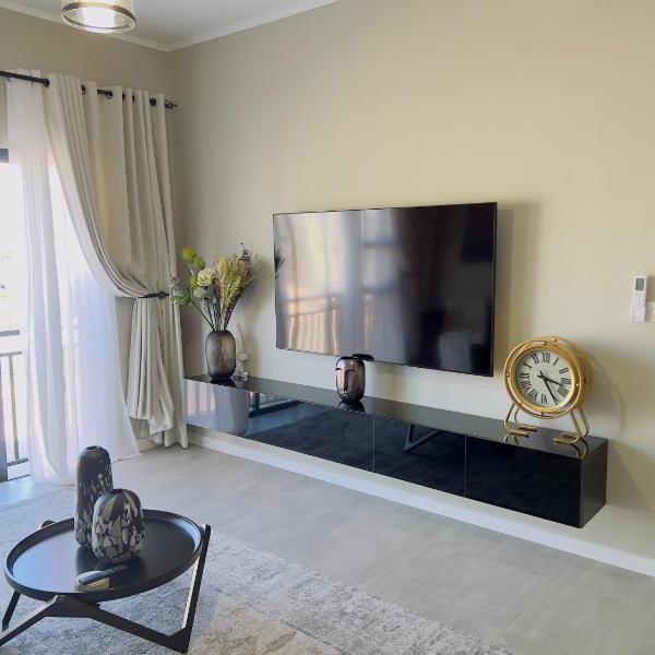 LLL Apartments M6, Khakalashwe