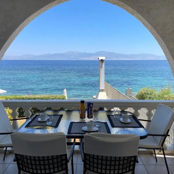 Maisonette by the sea, hôtel à Melíssion
